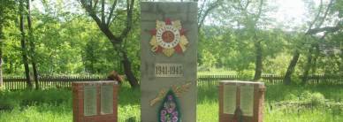 Памятник погибшим в ВОв 1941-45 г.г. в с. Енапаево